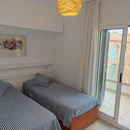 Port De'N Perris Apartman L' Escala Kültér fotó